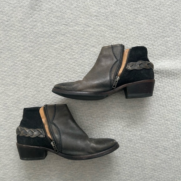 Anthropologie Hudson Western Leather Ankle Boot. Black Size 39. - Picture 3 of 7
